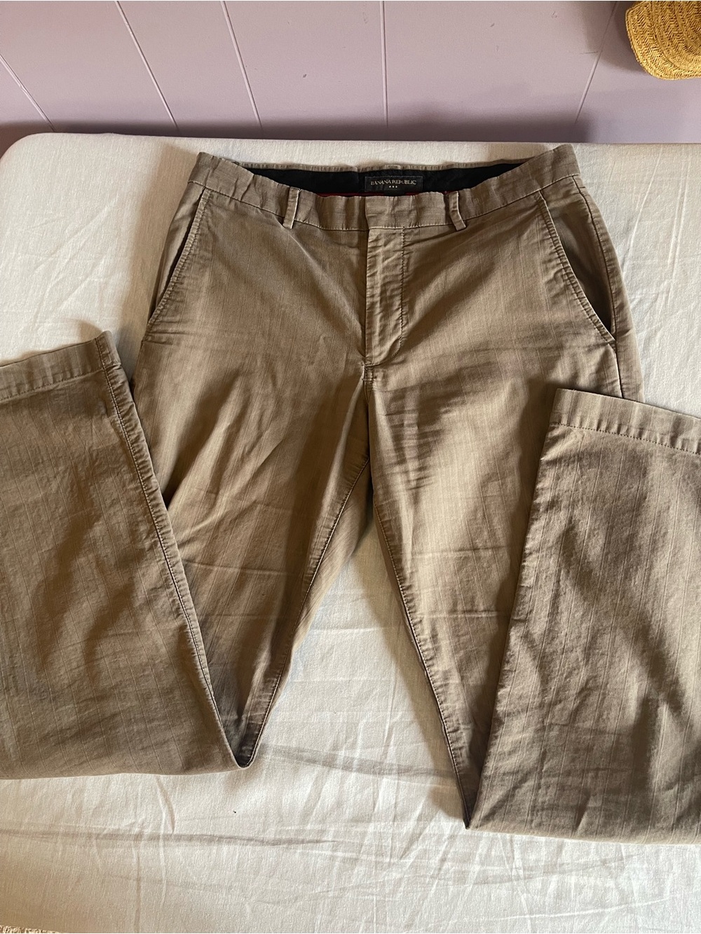 Banana Republic Men's Chinos in Light Khaki 100% cotton